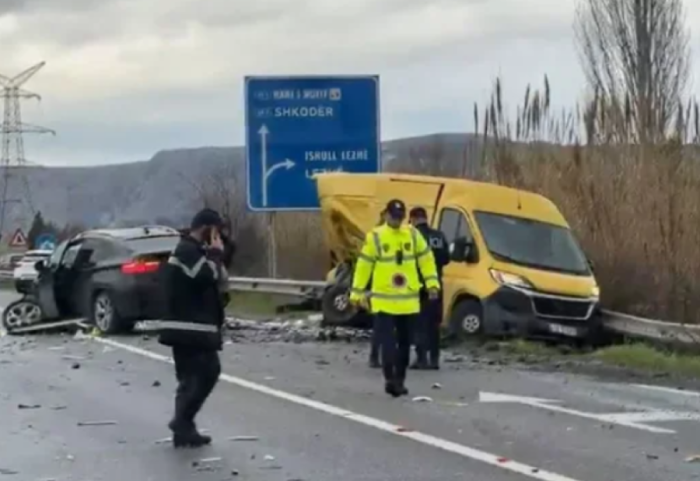 Aksident i rëndë në Ishull Lezhë, përplasen 3 mjete, ka të plagosur