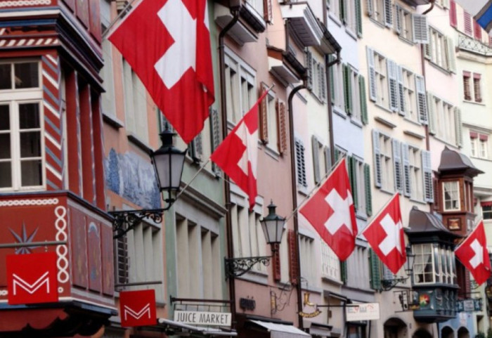 10 milionë dhe mjaft! Zvicra gati 'të mbyllë dyert' për banorë të rinj