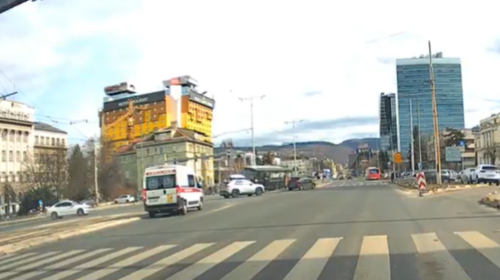 Video e frikshme në Bosnjë, tramvaji përplas çdo gjë që i del përpara, 1 i vdekur dhe 4 të plagosur