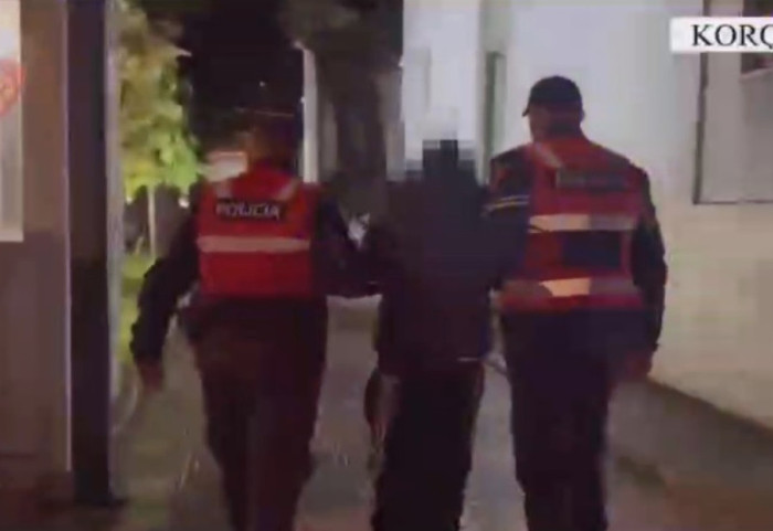 Kanos me armë 38-vjeçarin dhe fsheh automatikun, vihet në pranga