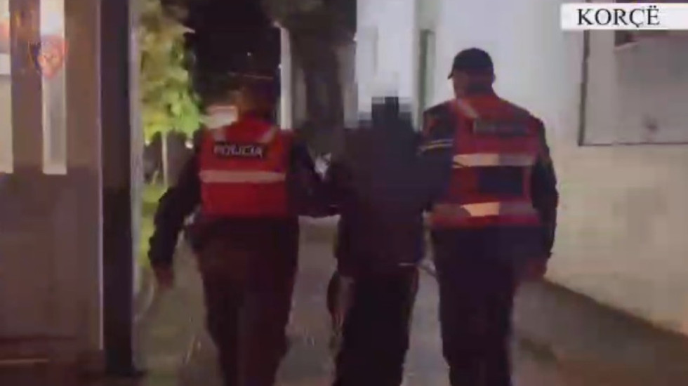 Kanos me armë 38-vjeçarin dhe fsheh automatikun, vihet në pranga