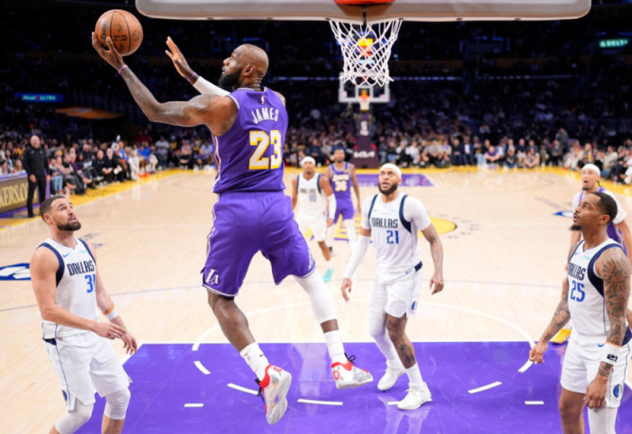 LeBron James vendos rekord në moshën 41-vjeçare, Lakers shkatërrojnë Mavericks