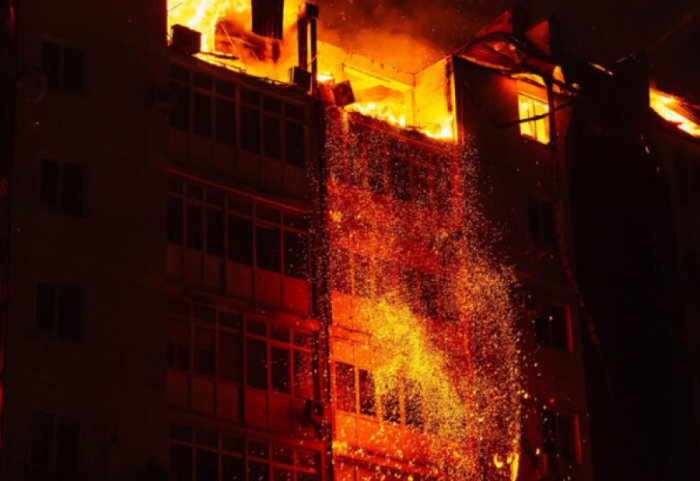 Zjarr në periferi të Budapestit, viktima dhe të plagosur në ndërtesën dykatëshe