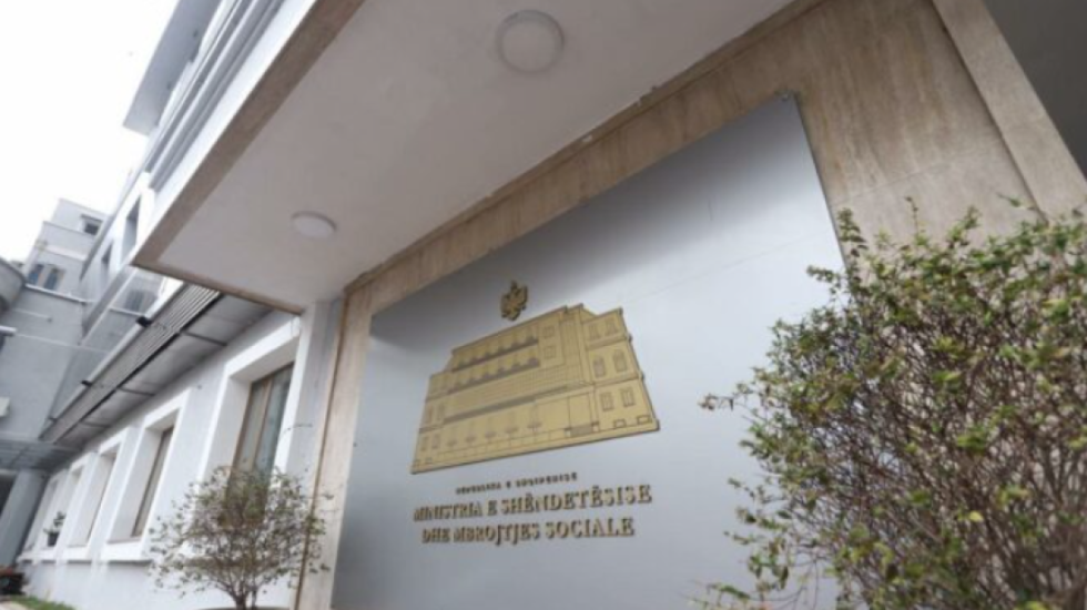 Shpërthim fruthi në shkolla e kopshte? Vjen reagimi i Ministrisë së Shëndetësisë