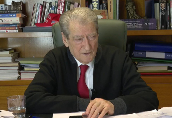 “Institucionet bëhen vegla për vjedhje”, Berisha vijon akuzat për çështjen “Balluku”: Mafiozët përgjegjës para ligjit