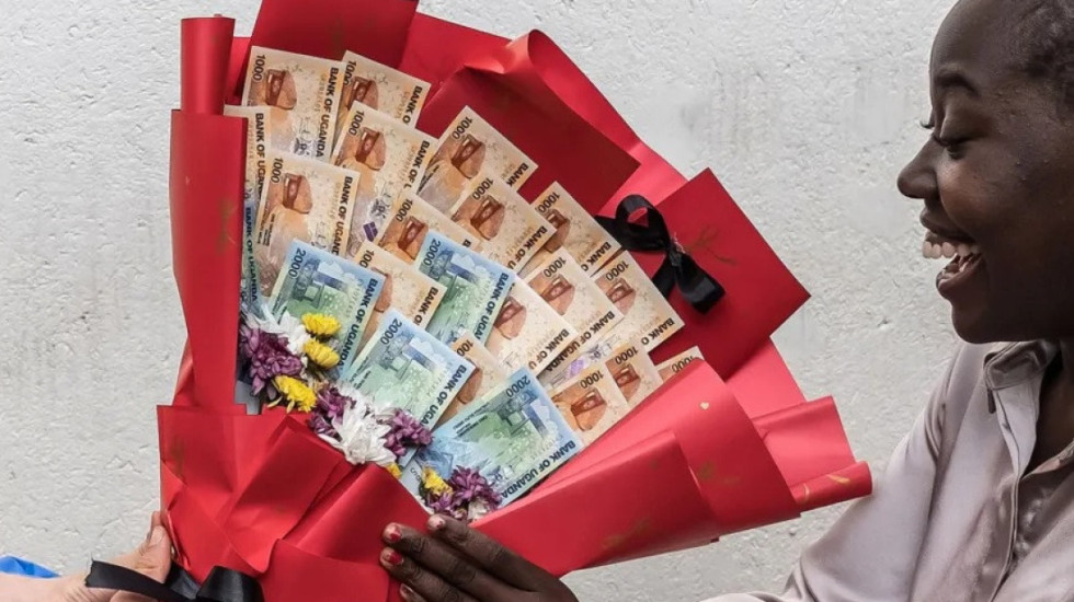 Kush nuk do të donte buqetë me... para? Por jo në Kenia