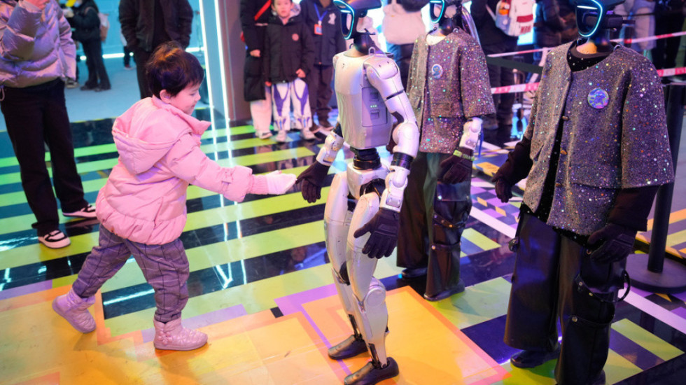 Kina, më pak fëmijë, më shumë robotë! Pekini vë bast te inteligjenca artificiale për të sfiduar rënien e popullsisë