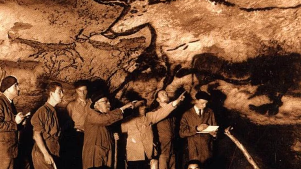 Djali ndoqi qenin dhe zbuloi një botë të fshehur prej mijëra vitesh