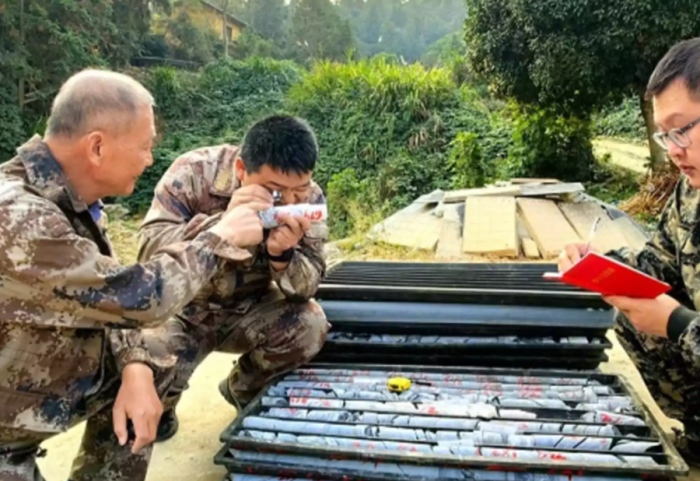 Kina zbulon arin e “varrosur” 3000 metra nën tokë