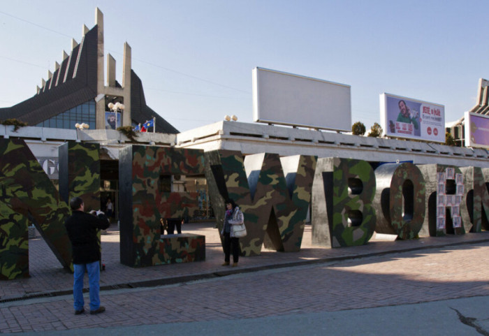 Kosova shënon 18 vjetorin e Pavarësisë mes festës dhe protestës