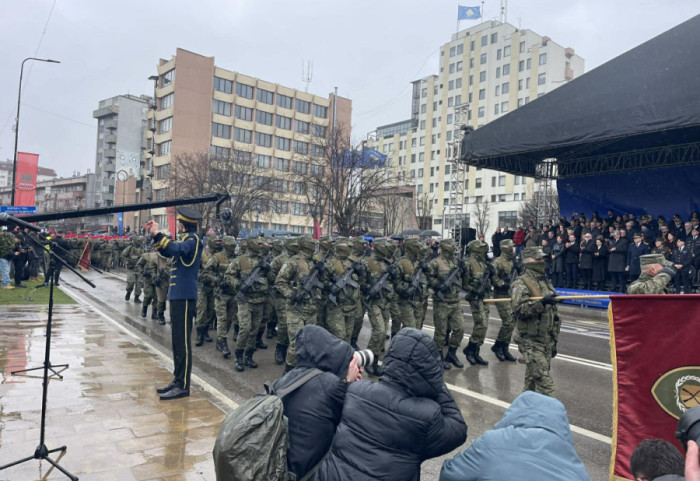 FSK parakalon në Prishtinë për 18-vjetorin e Pavarësisë, Osmani dhe Kurti: Kosova është gati për NATO-n