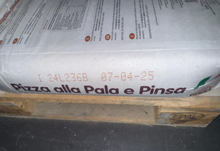 Dogana e Durrësit bllokon 7.6 ton miell, i skaduar prej 10 muajsh