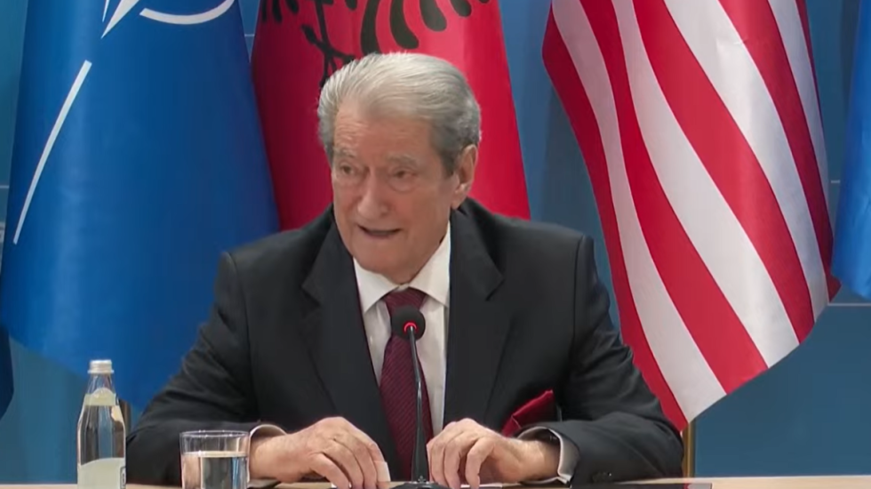 “Rama të japë dorëheqjen”, Berisha: Ftesën për në Bordin e Paqes e ka marrë Shqipëria, jo personi