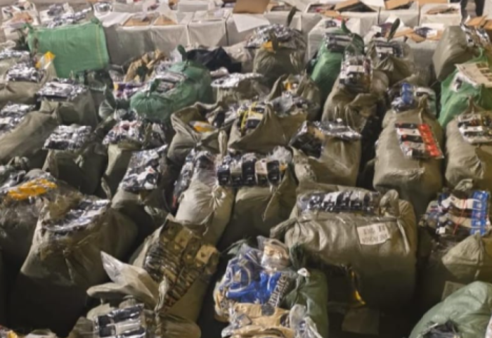 Gucci, Dior dhe Hugo Boss, zbulohen mijëra veshje false në Durrës