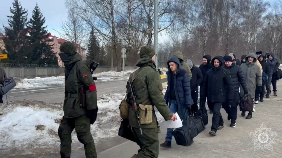 “Burrat merren direkt nga puna”, mobilizim masiv ushtarak në Bjellorusi