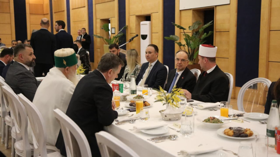 Presidenti Begaj në iftarin e parë të Ramazanit: Thelbi i agjërimit, lartësimi moral dhe devotshmëria