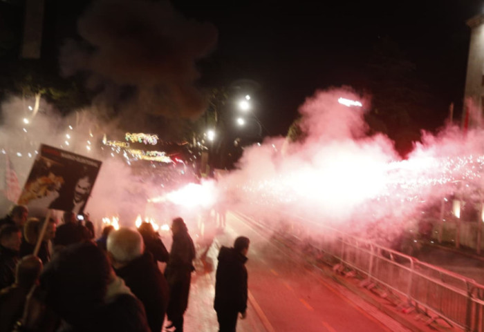 Reagon Partia Demokratike: Policia përdori plumba gome, sulmuan selinë e PD