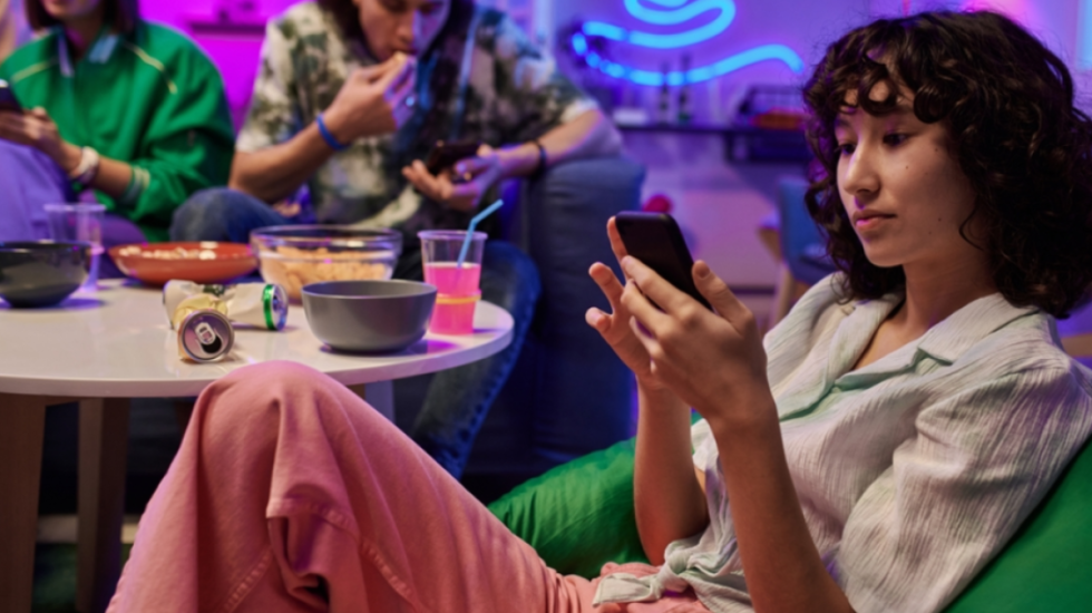 Studimi befasues: Gjenerata Z preferon gjumin më shumë se seksi, 7 nga 10 preferojnë të flenë