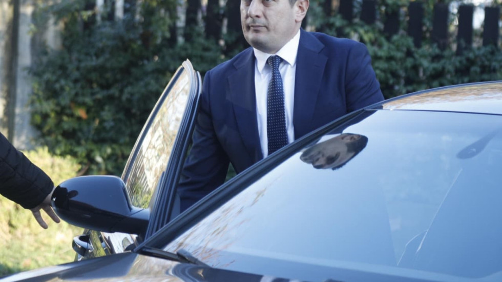 Nis mbledhja e Këshillit të Mandateve për Belinda Balluku, i pranishëm dhe kreu i SPAK