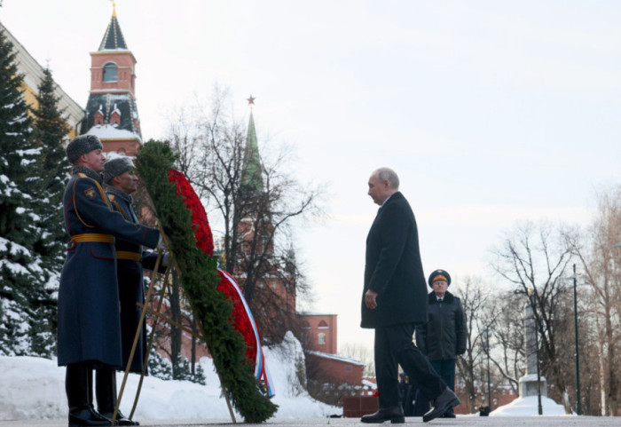 Shfaqet Putin pas disa kohësh, merr pjesë në "Ditën e Mbrojtjes së Atdheut"
