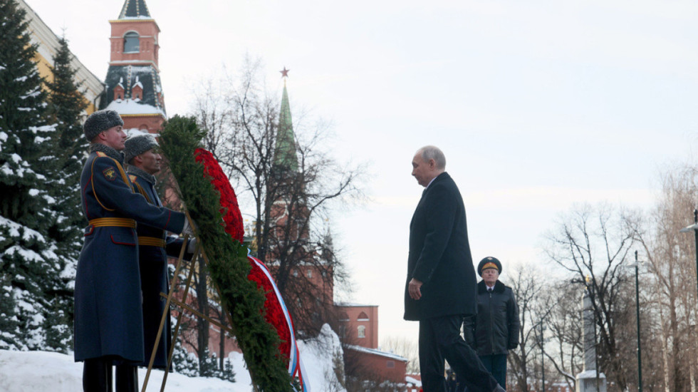Shfaqet Putin pas disa kohësh, merr pjesë në "Ditën e Mbrojtjes së Atdheut"