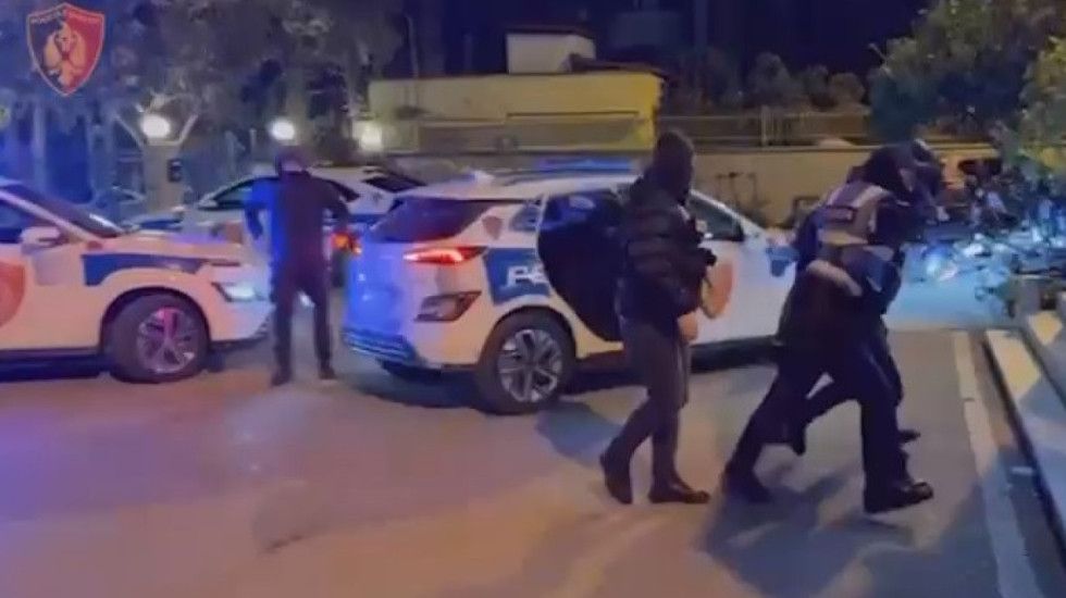 Me pistoletë në brez, policia arreston 30-vjeçarin