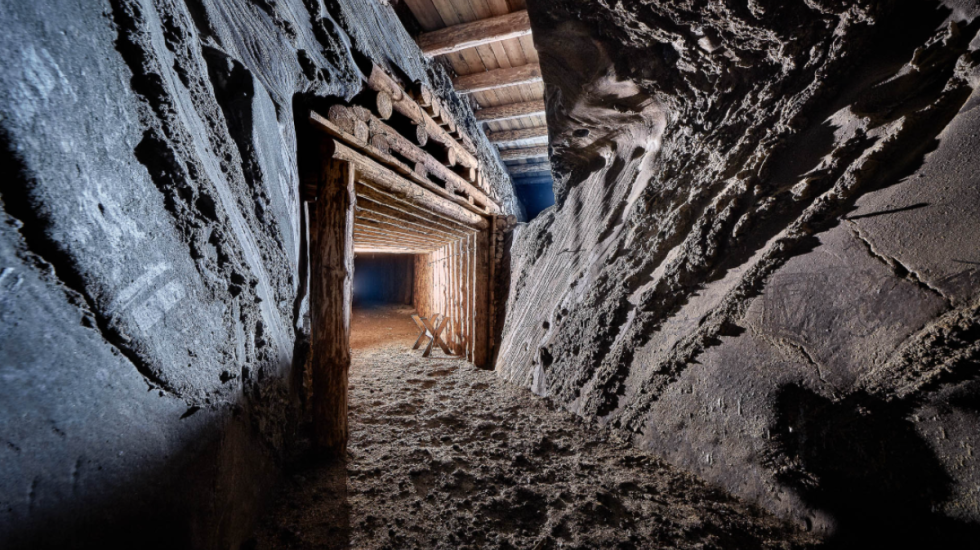 Brenda mbretërisë së kripës 327 metra nën tokë me 245 kilometra tunele