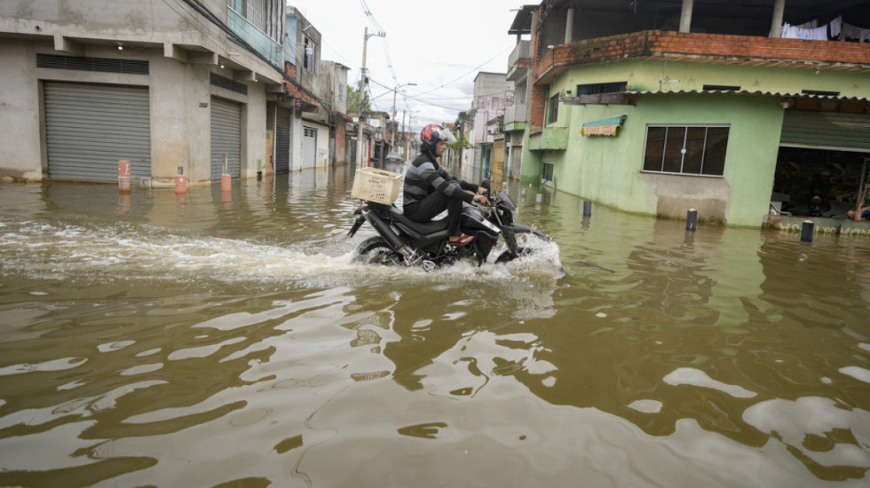 Të paktën 21 viktima nga përmbytjet dhe rrëshqitjet e dheut në Brazil