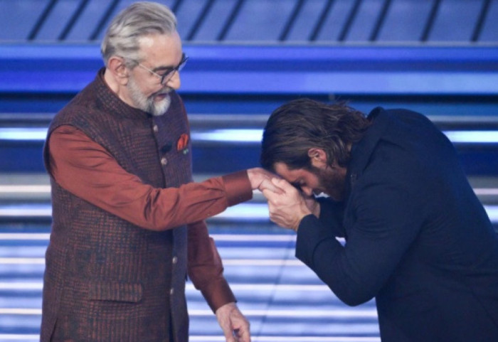 Sanremo bën bashkë dy Sandokanët, takimi historik mes Kabir Bedi dhe Can Yaman