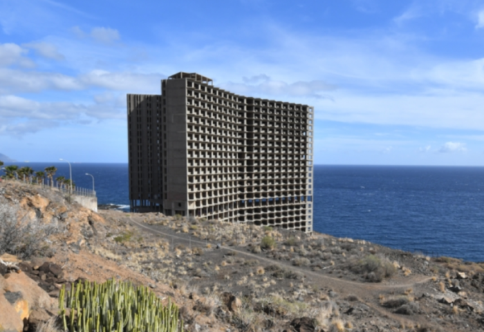 5 viktima, 900 pronarë dhe 50 vite pritje, hoteli “fantazmë" në Spanjë do të shembet