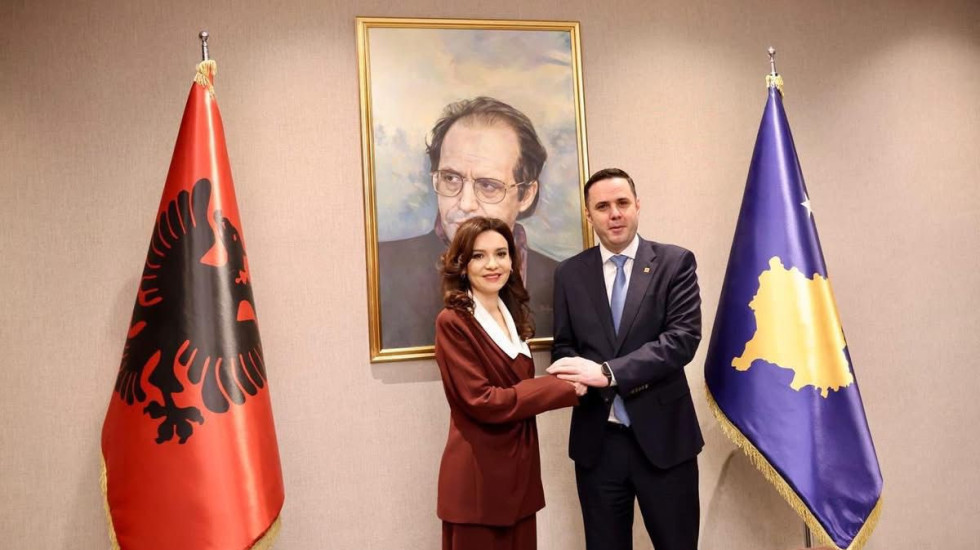 "Krahë për krahë për sigurinë kombëtare", Spiropali takon krerët e partive parlamentare në Kosovë