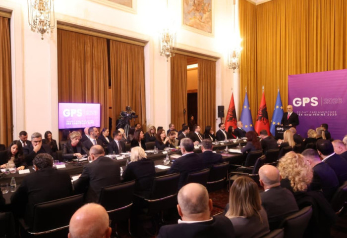 Rama mbledh qeverinë "e vjetër", mungojnë Balluku, Spiropali dhe Vengu