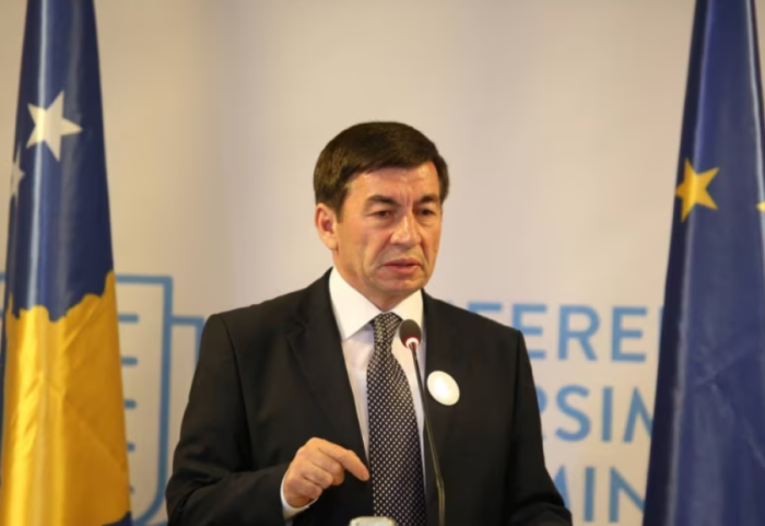 Ish-ministri vetëofrohet për president i Kosovës