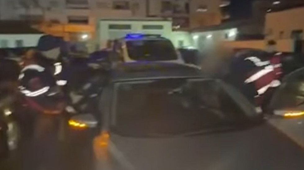 Punësoi të renë si dizajnuese bizhush, abuzon seksualisht me të dhe e shantazhon