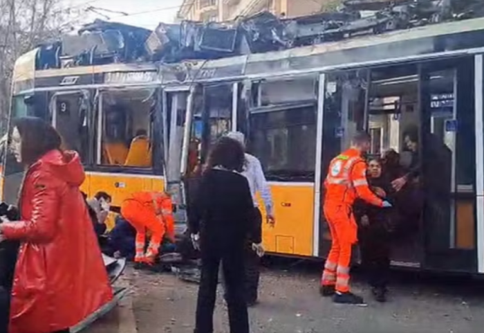 Tramvaji del nga shinat në mes të Milanos, 1 vdekur dhe mbi 40 të plagosur