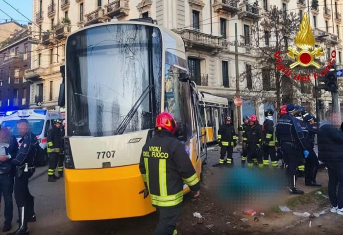 “Dy të vdekur dhe mbi 40 të plagosur”,  tragjedi në Milano: Tramvaji del nga shinat, përplaset me një pallat