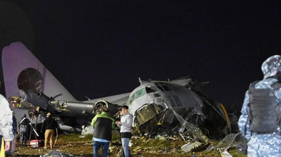 Rrëzohet avion ushtarak që transportonte kartëmonedha në Bolivi, 20 viktima dhe 30 të plagosur