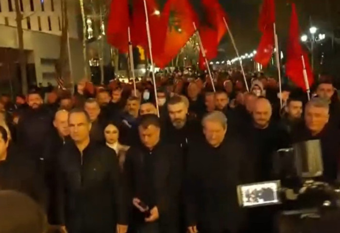 Me një betejë të fituar, nis protesta e demokratëve, marshim në rrugët e kryeqytetit