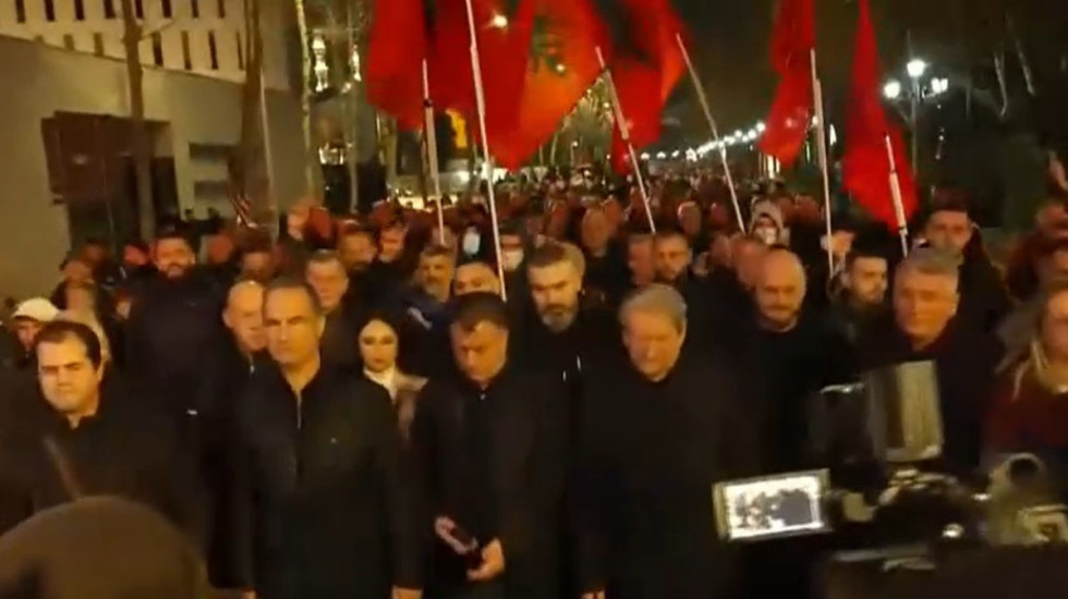 Me një betejë të fituar, nis protesta e demokratëve para Kryeministrisë