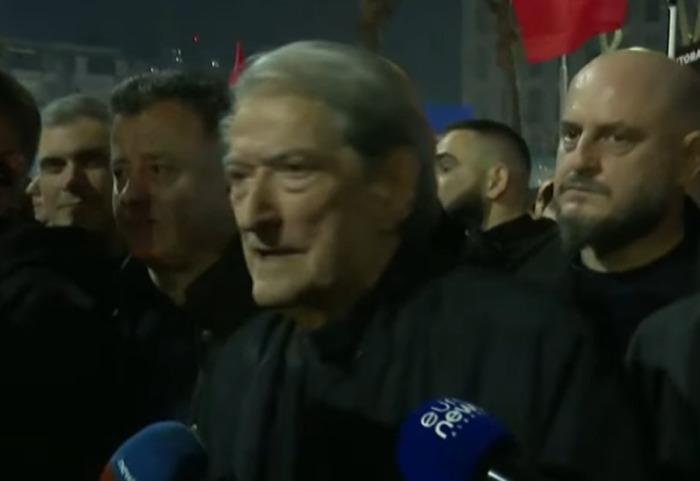 Berisha tregon skenarët e protestës: Edi Rama, objekt i revoltës, le të largojë dhe 30 Lubi\