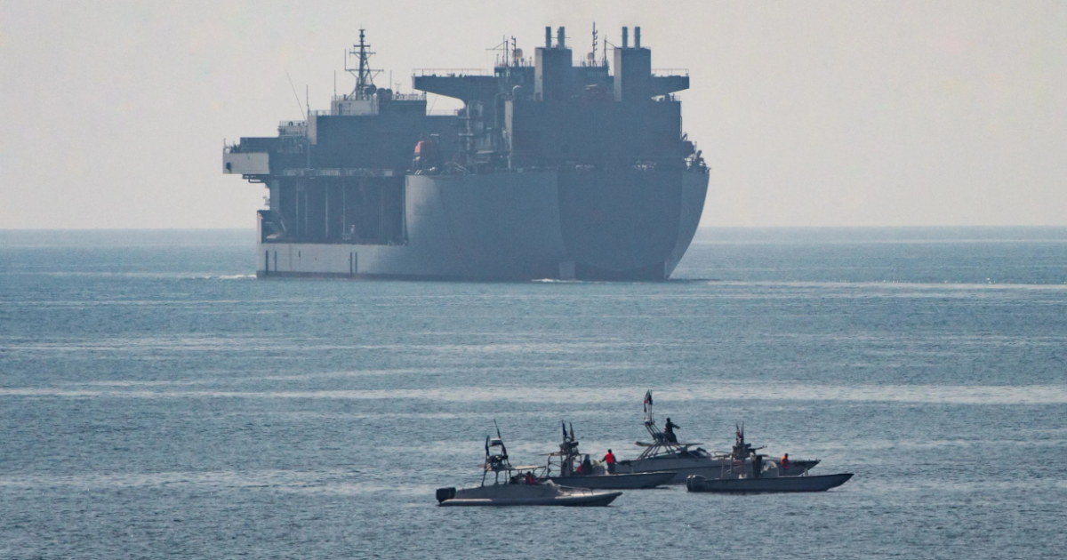 irani-vendos-tarifa-ndaj-anijeve-ne-hormuz-trump-te-ndalen-tani