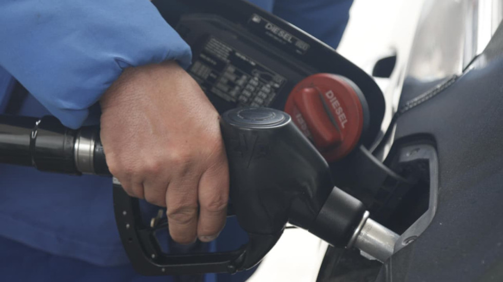 Lufta në Iran lë BE-në pa naftë: Të përgatitemi për të fikur makinat dhe ulur avionët në tokë