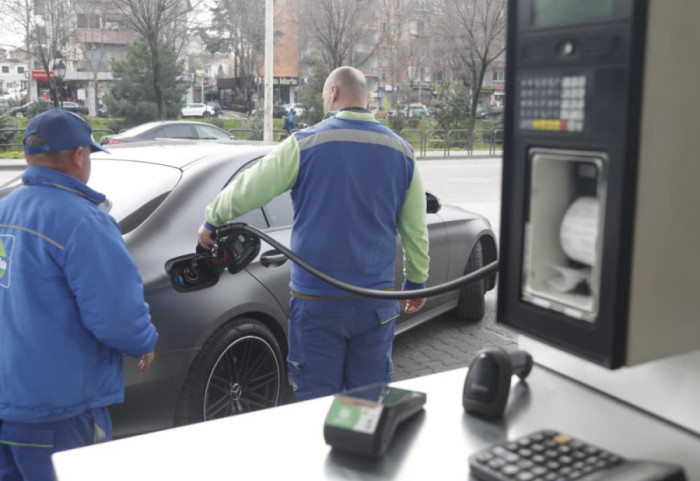 Hera e dytë brenda 24 orëve: Bordi i Transparencës ul çmimin e karburanteve, nafta e benzina shiten më lirë