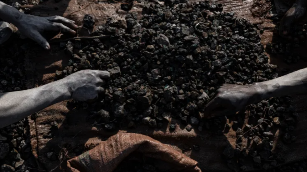 200 viktima nga rrëshqitja e dheut në një minierë në Kongo, shumë prej tyre fëmijë