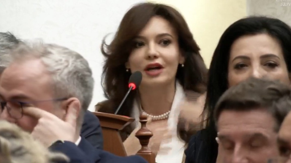 “Na vije si nuse, je viktima e Lubisë”, Spiropali përplaset me Berishën: Sali, ti s’lëviz dot një gur