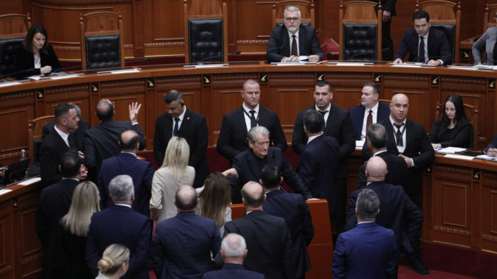 Komisioni i Etikës i përjashtoi, deputetët e PD e padisin në Administrative