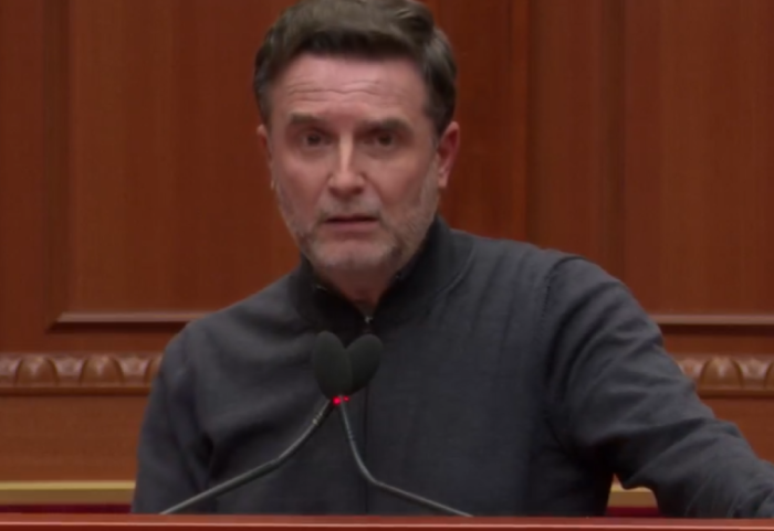 “Kur do hapet shkolla “11 janari?”, Braçe i kërkon llogari Kumbaros, ministrja e shtyn për në shtator