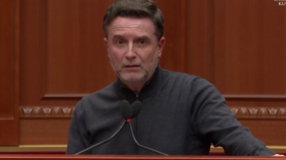 “Kur do hapet shkolla “11 janari?”, Braçe i kërkon llogari Kumbaros, ministrja e shtyn për në shtator