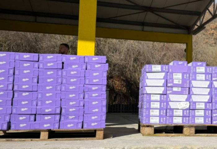 Bllokohen 1,5 tonë çokollata në doganën e Kapshticës