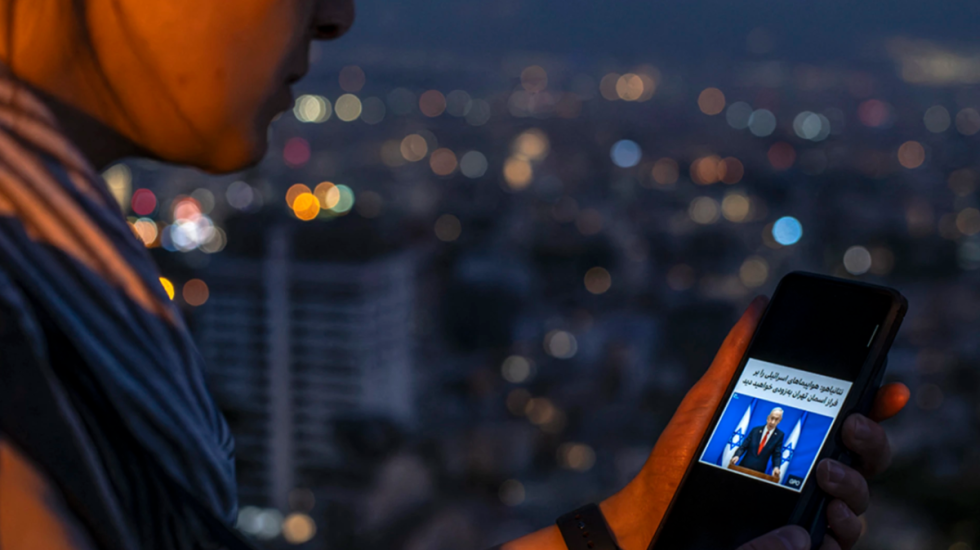 Në luftë dhe pa internet, iranianët po gjejnë mënyra alternative për t’u informuar